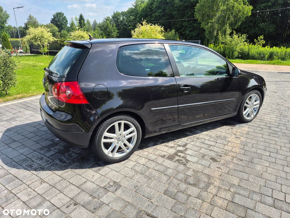 Volkswagen Golf 1.6 FSI Sportline - 5