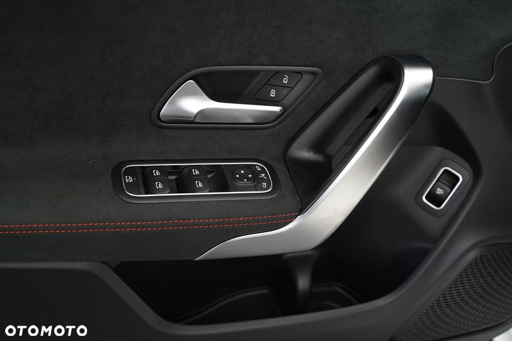 Mercedes-Benz CLA 200 mHEV AMG Line 7G-DCT - 11