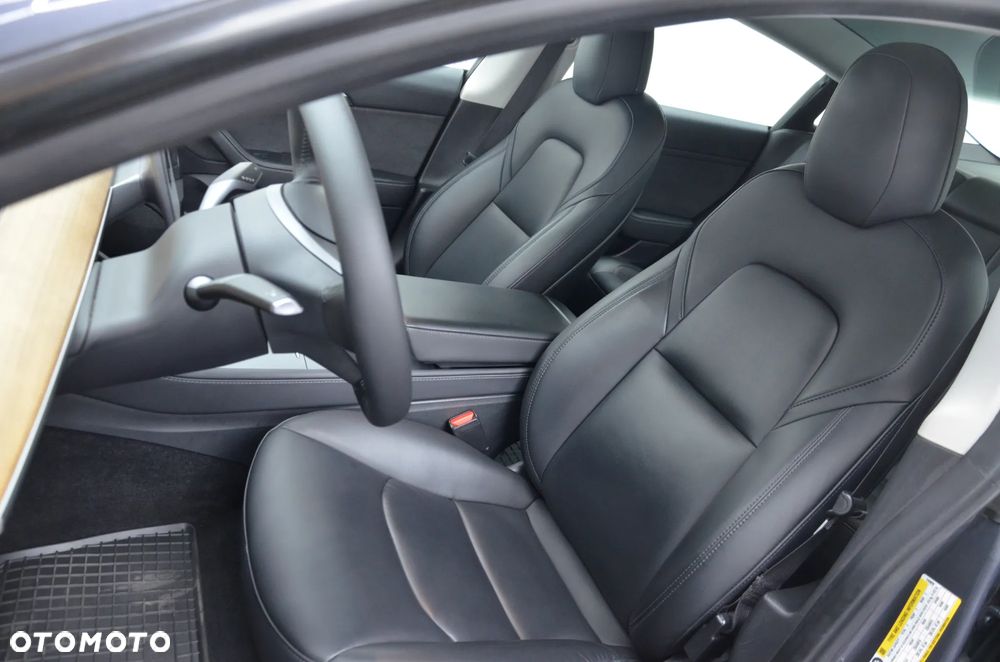 Tesla Model 3 Standard Reichweite Plus Hinterradantrieb - 11