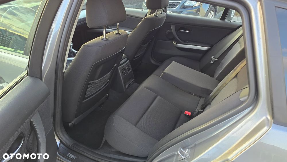 BMW Seria 3 318i Edition Exclusive - 11