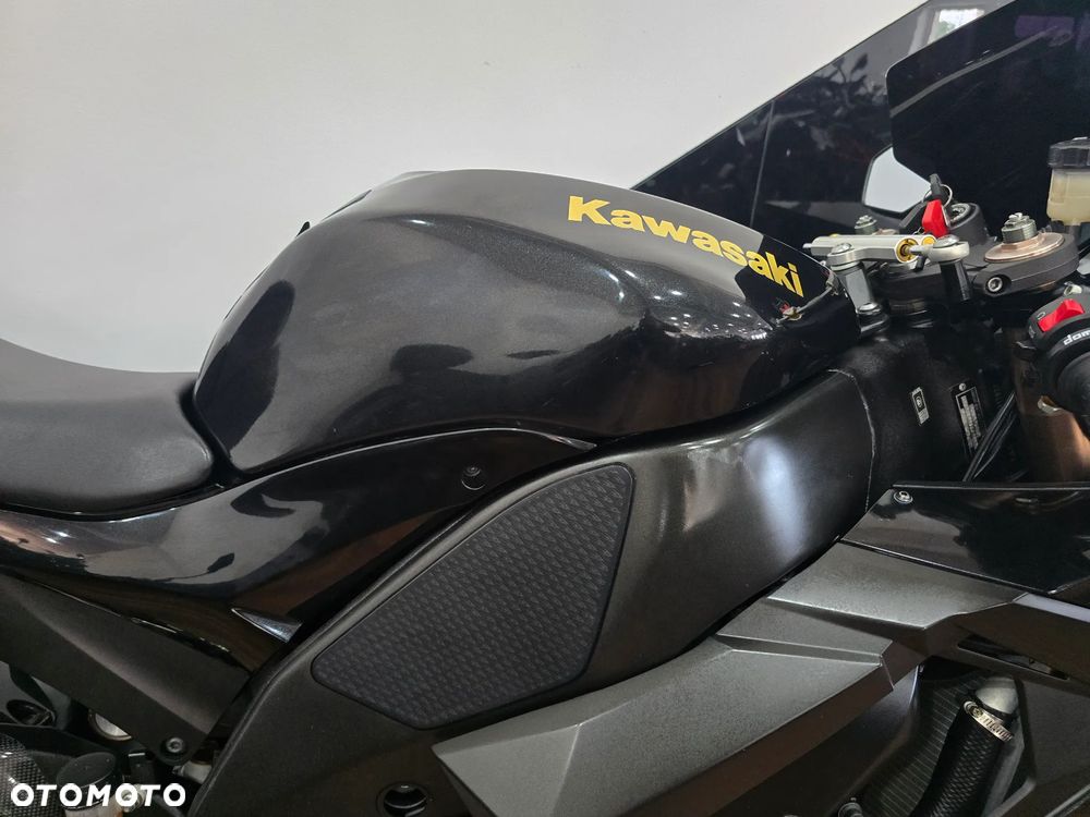 Kawasaki ZXR - 21