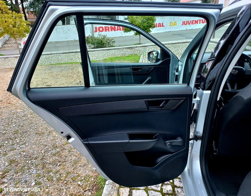 Skoda Fabia Break 1.0 Active Plus - 13