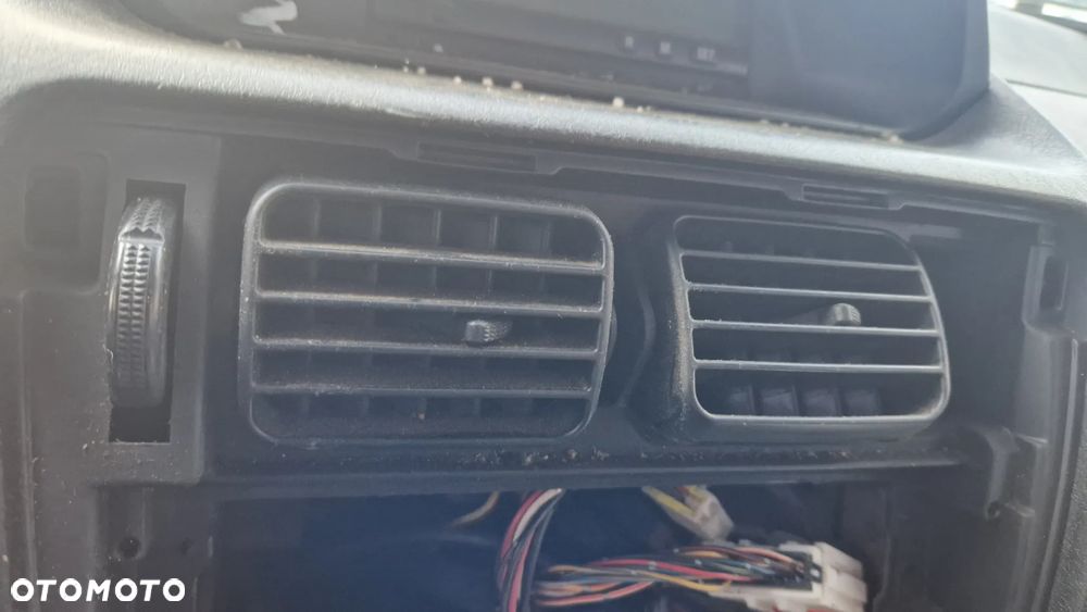MITSUBISHI PAJERO PINI KRATKA NAWIEWU ŚRODKOWA - 1