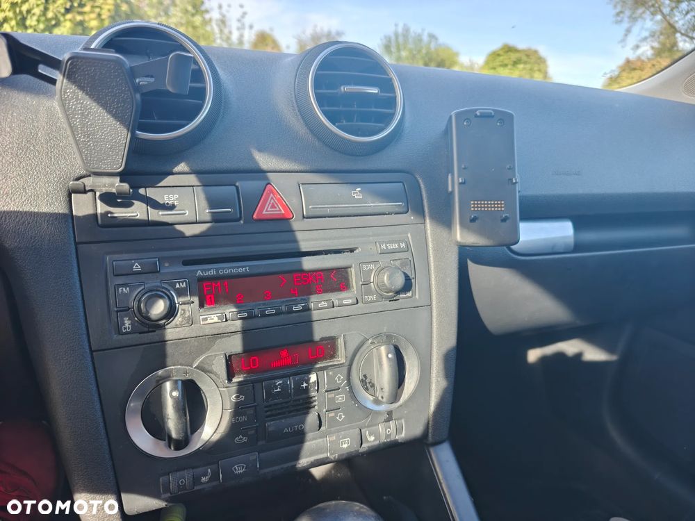 Audi A3 3-drzwiowe 2.0 FSI Ambiente Tiptronic - 16