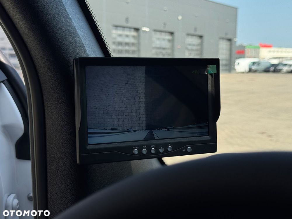 Mercedes-Benz Sprinter - 24