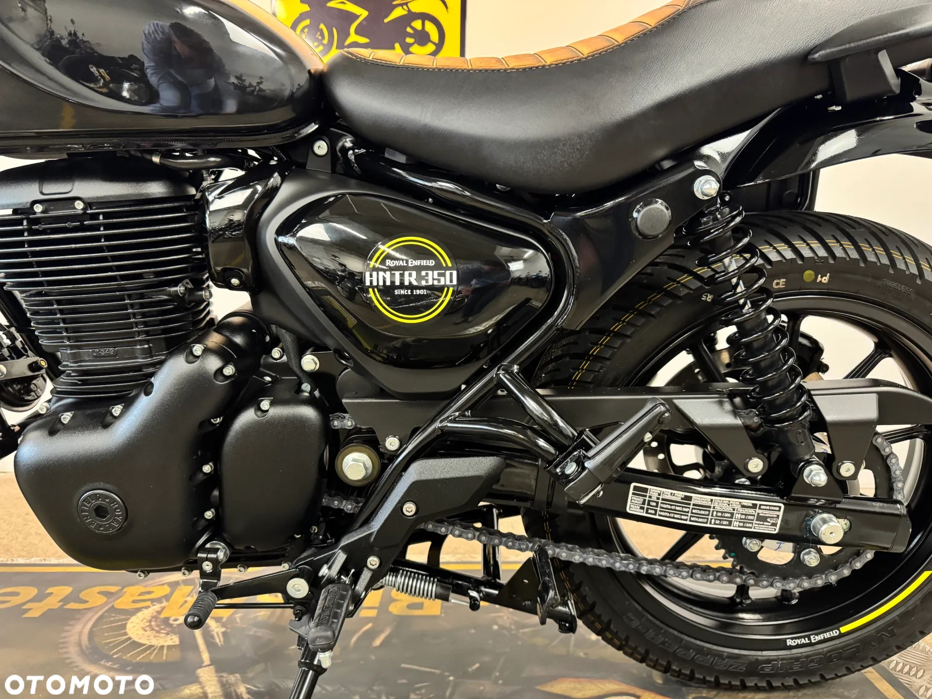 Royal Enfield HNTR - 24