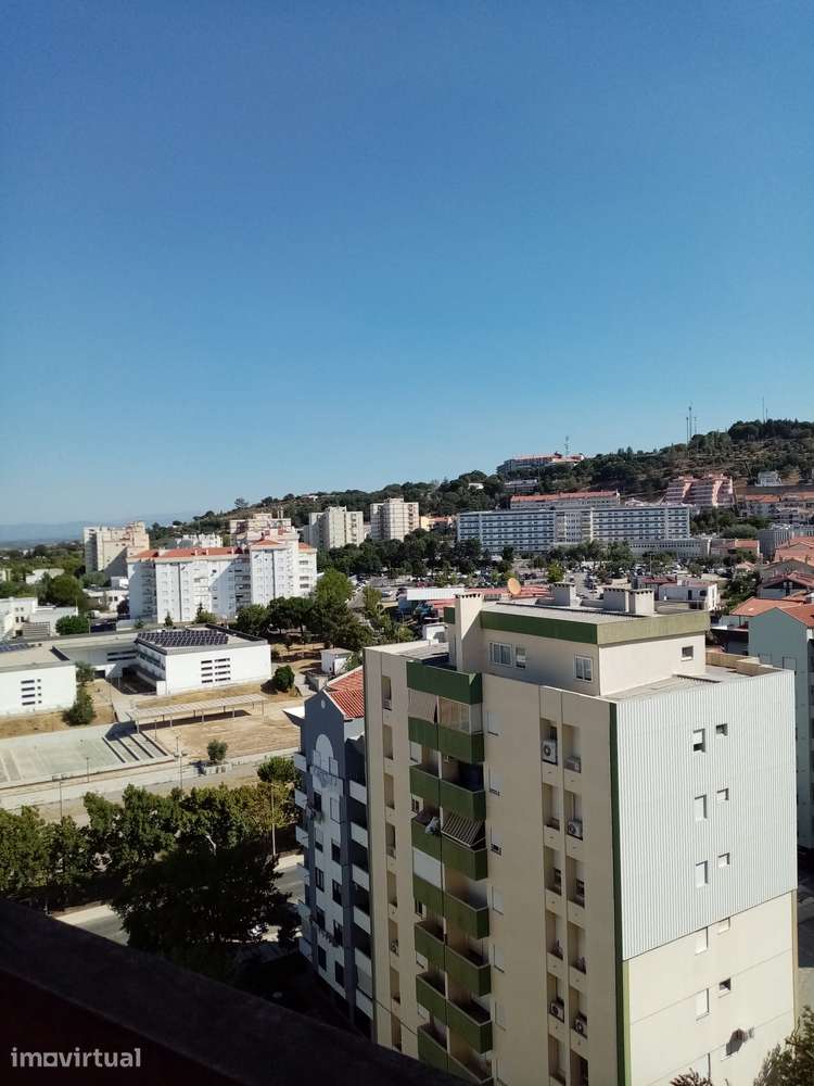 Quarto individual com mobiliário e internet em Castelo Branco - Grande imagem: 5/13