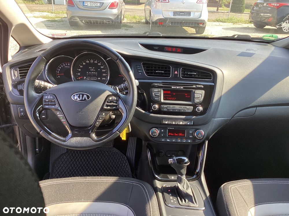 Kia Ceed 1.6 GDI Dream Team Edition - 10