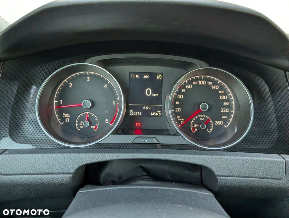 Volkswagen Golf 1.6 TDI BlueMotion Technology Comfortline - 12