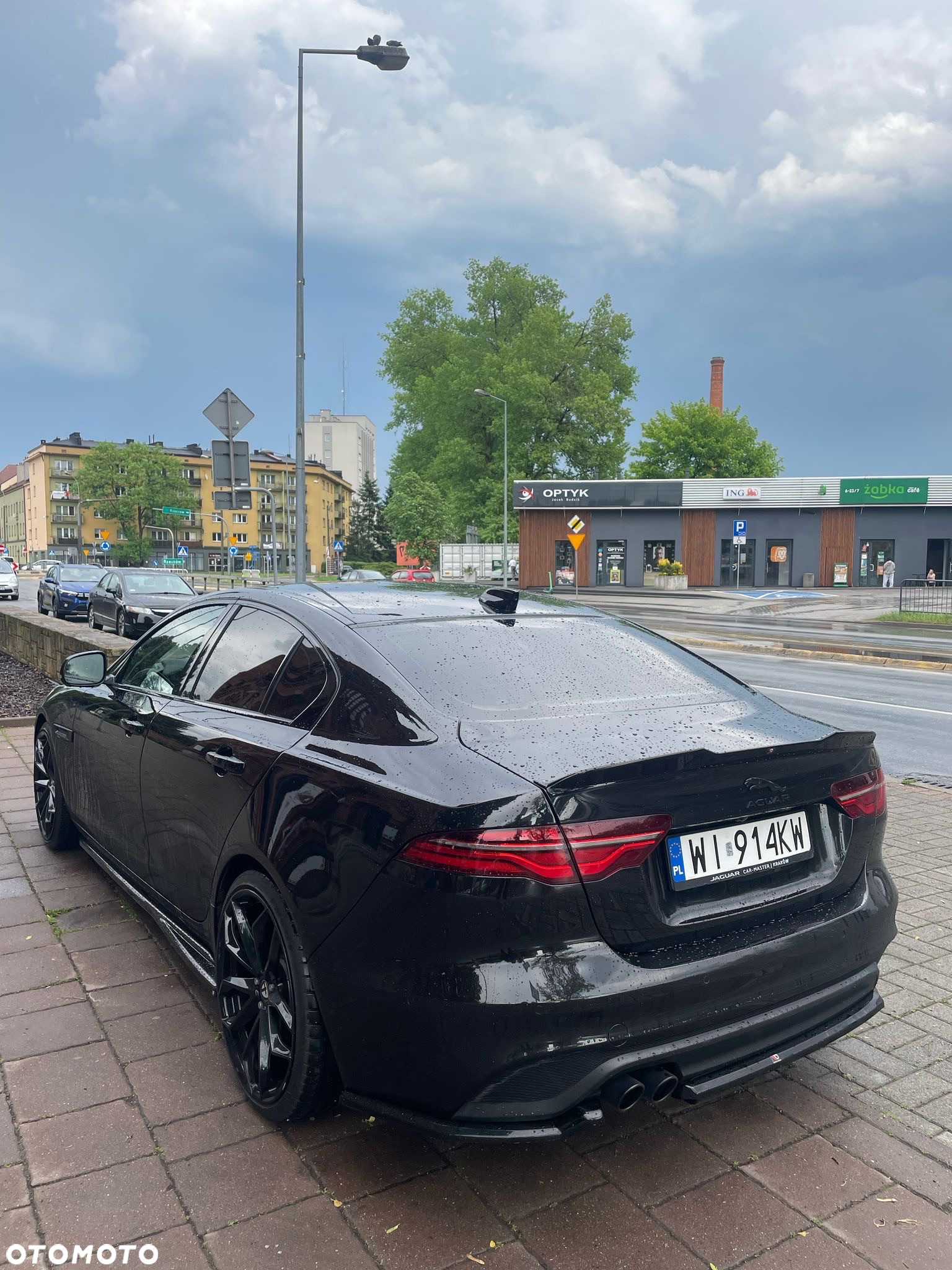 Jaguar XE 2.0 D180 HSE - 11