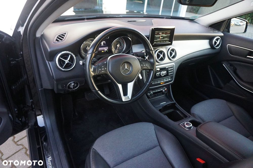 Mercedes-Benz GLA 200 7G-DCT Urban - 5