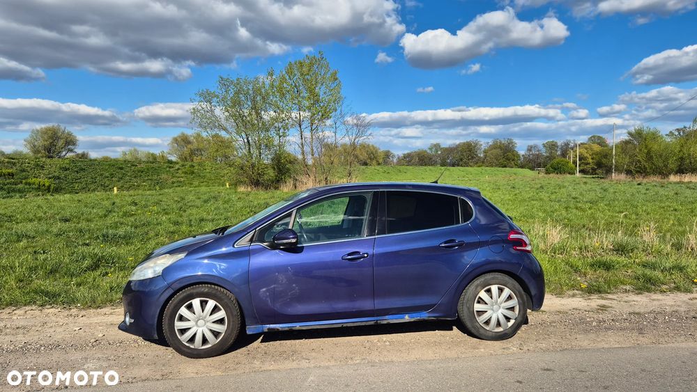 Peugeot 208 - 4