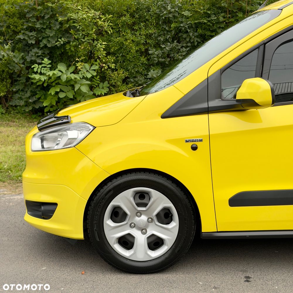 Ford Transit Courier - 28