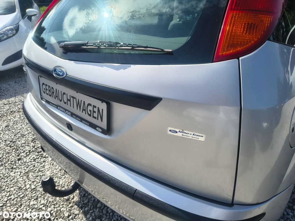 Ford Focus 1.6 Futura - 19
