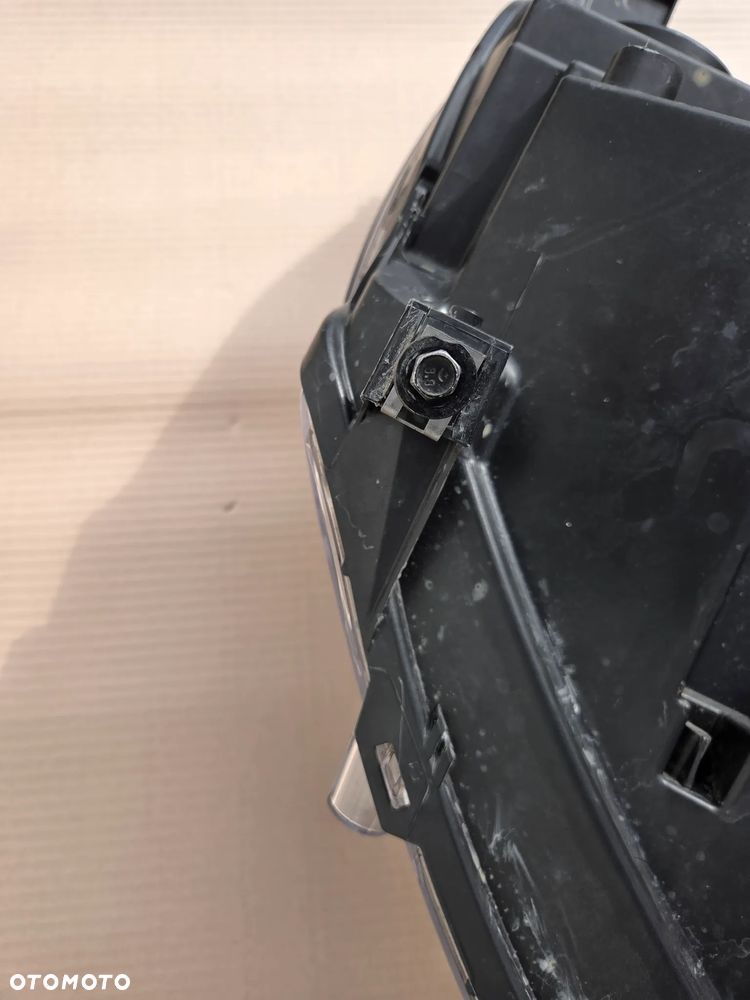 Lampa przednia lewa  Peugeot 2008 I LIFT  9825313980 - 9