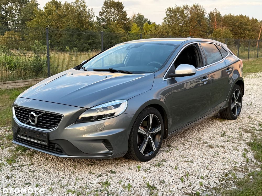 Volvo V40 T3 Drive-E R-Design Momentum - 1