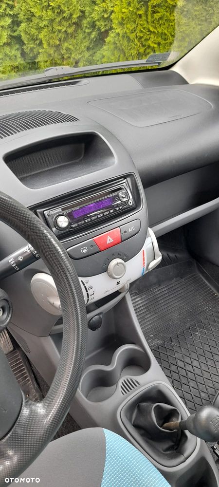 Peugeot 107 2008 photo 4