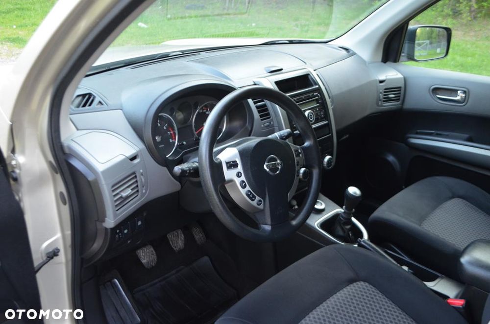 Nissan X-Trail 2.0 SE - 28