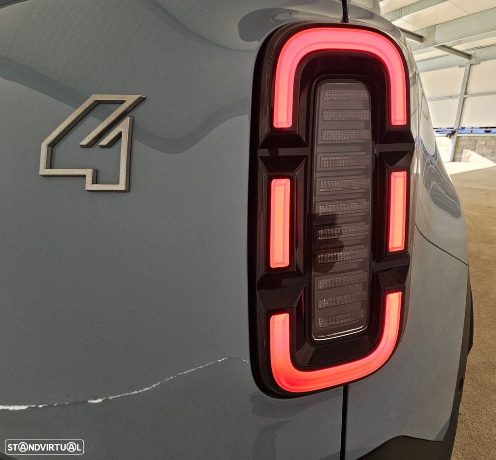 Renault 4 E-Tech 52 kWh Iconic Autonomia Conforto - 25
