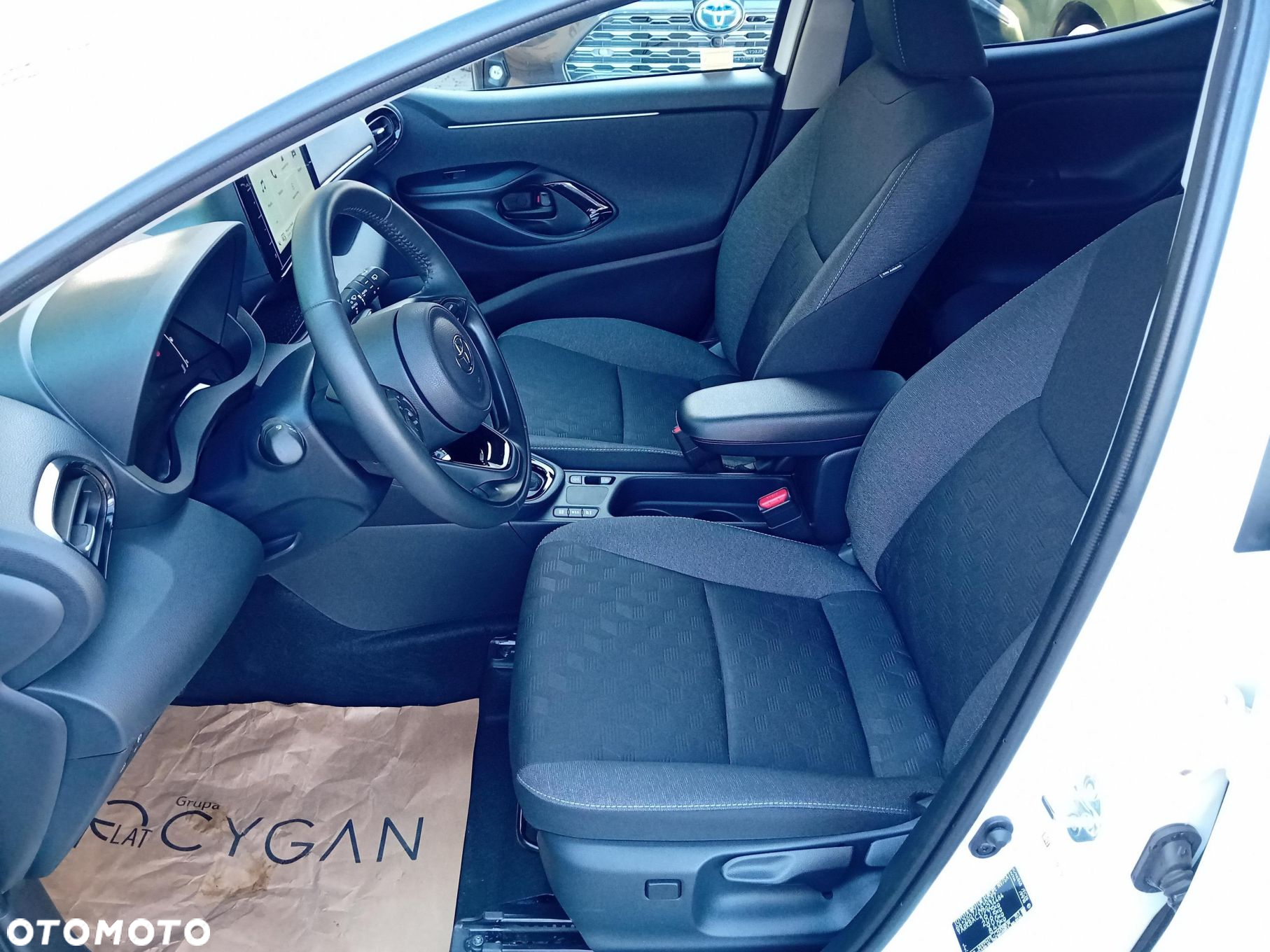 Toyota Yaris Hybrid 1.5 Style - 13