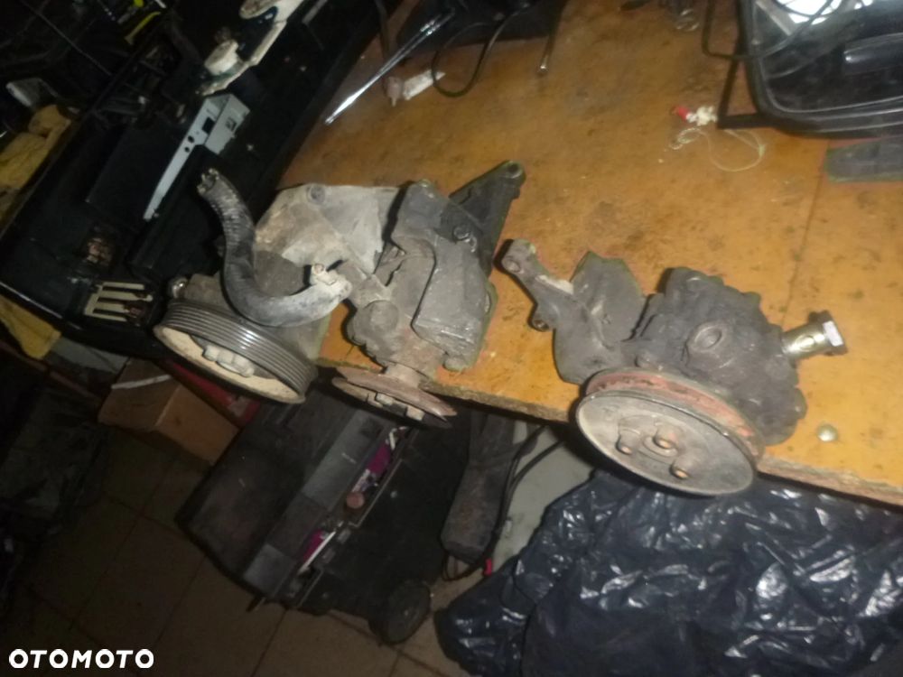 POMPA WSPOMAGANIA VW T4  2,4D 2,5tdi - 3