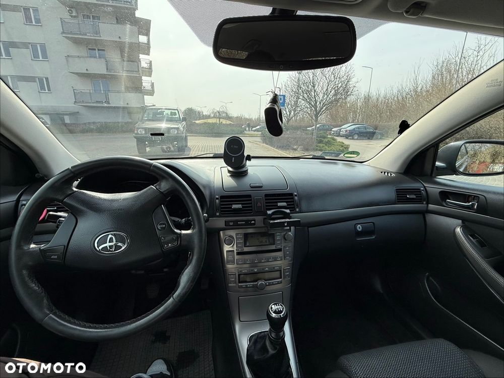 Toyota Avensis - 20