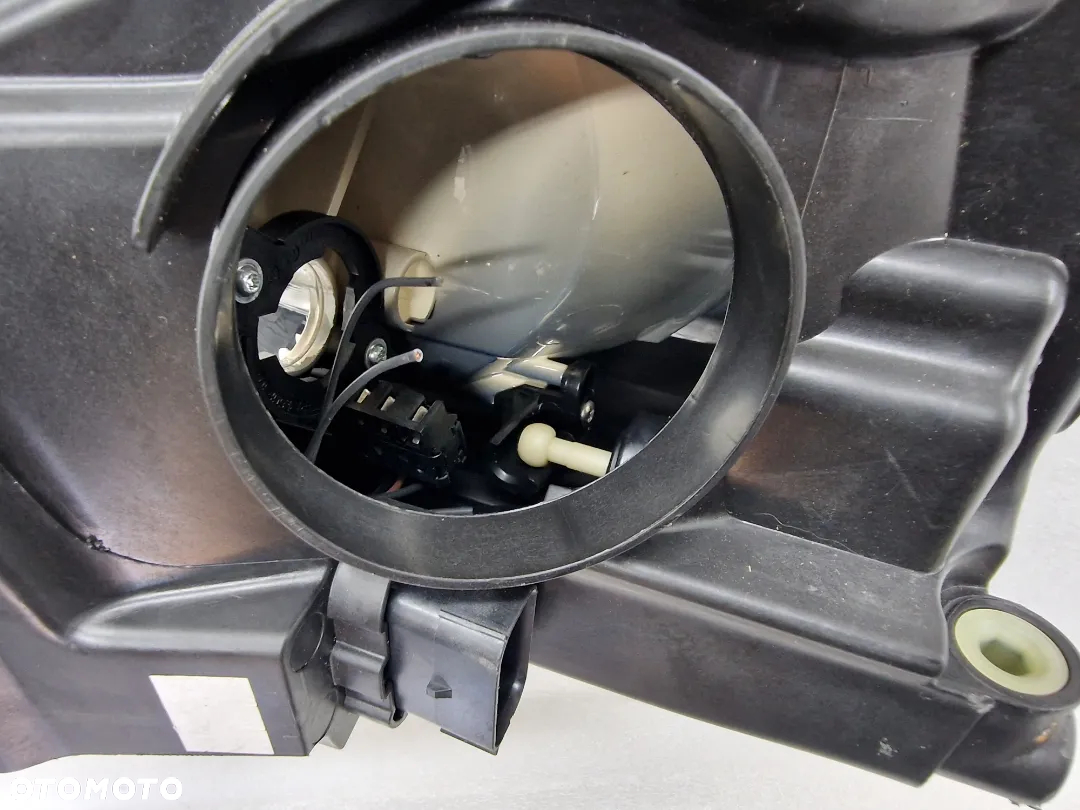 FORD FIESTA MK7 LIFT 12- PRAWA LAMPA PRZEDNIA PRZÓD , NR C1BB-13W029-AH , NR AUKCJI LL505 - 25