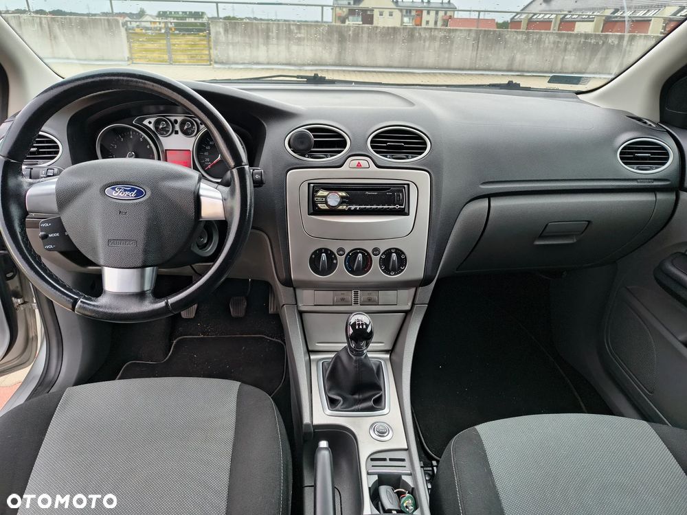 Ford Focus 1.6 16V Trend - 11