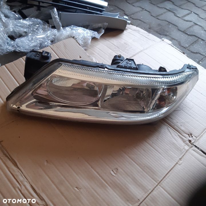 LAMPA PRZEDNIA LEWA LUB PRAWA LAGUNA II - 6