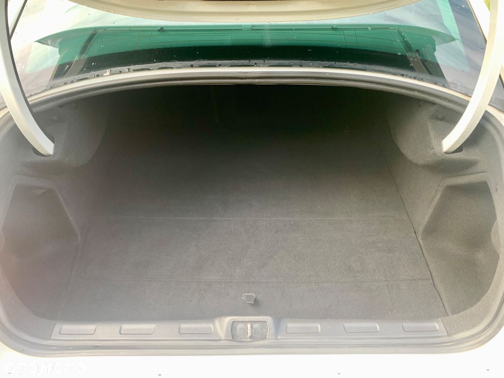 Citroën C5 2.0i 16V Exclusive Equilibre Navi - 6