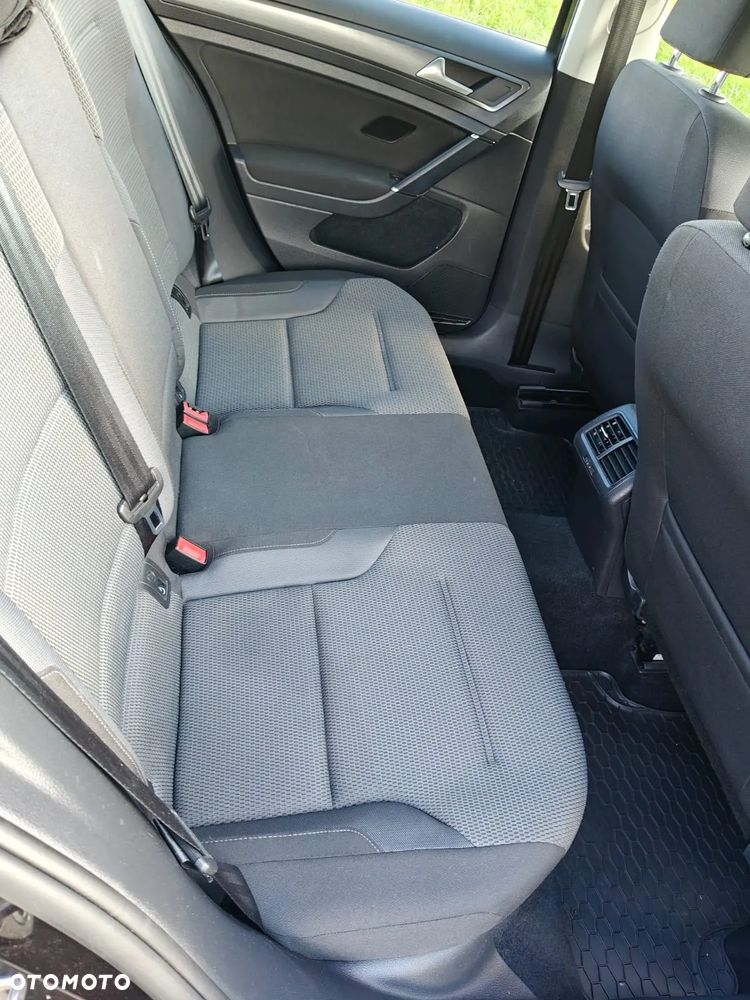 Volkswagen Golf - 10