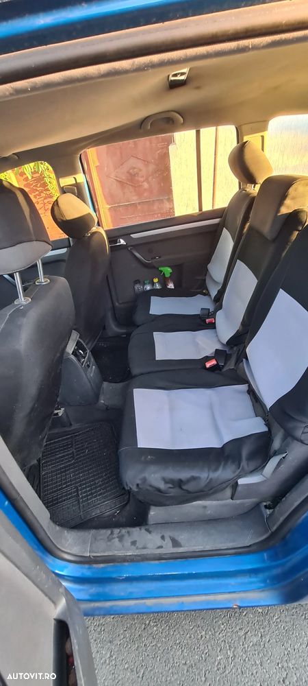 Volkswagen Touran - 4