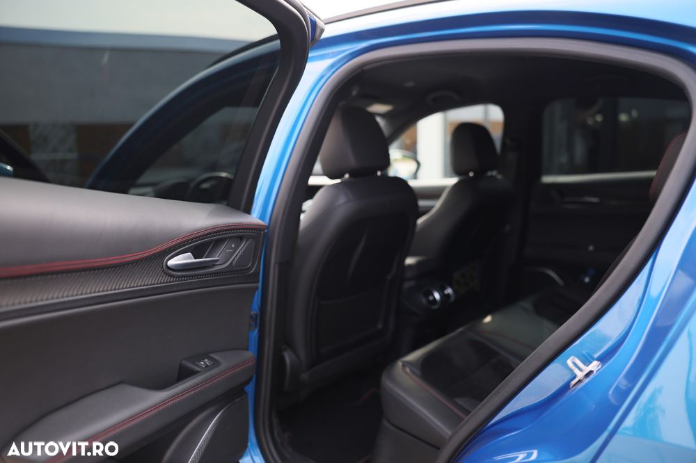 Alfa Romeo Stelvio V6 2.9 Bi-Turbo AT8-Q4 Quadrifoglio - 13