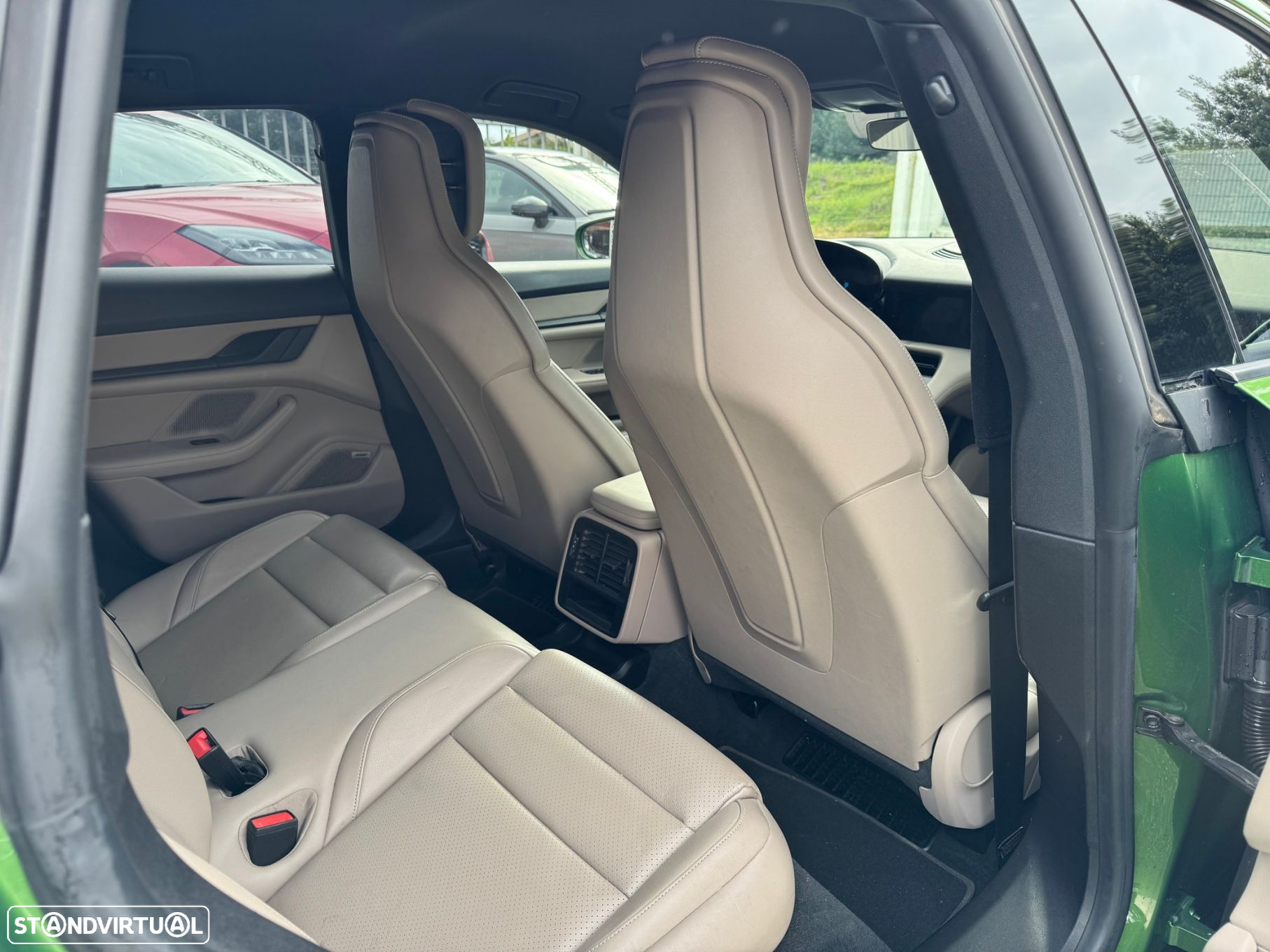 Porsche Taycan Cross Turismo 4 - 18