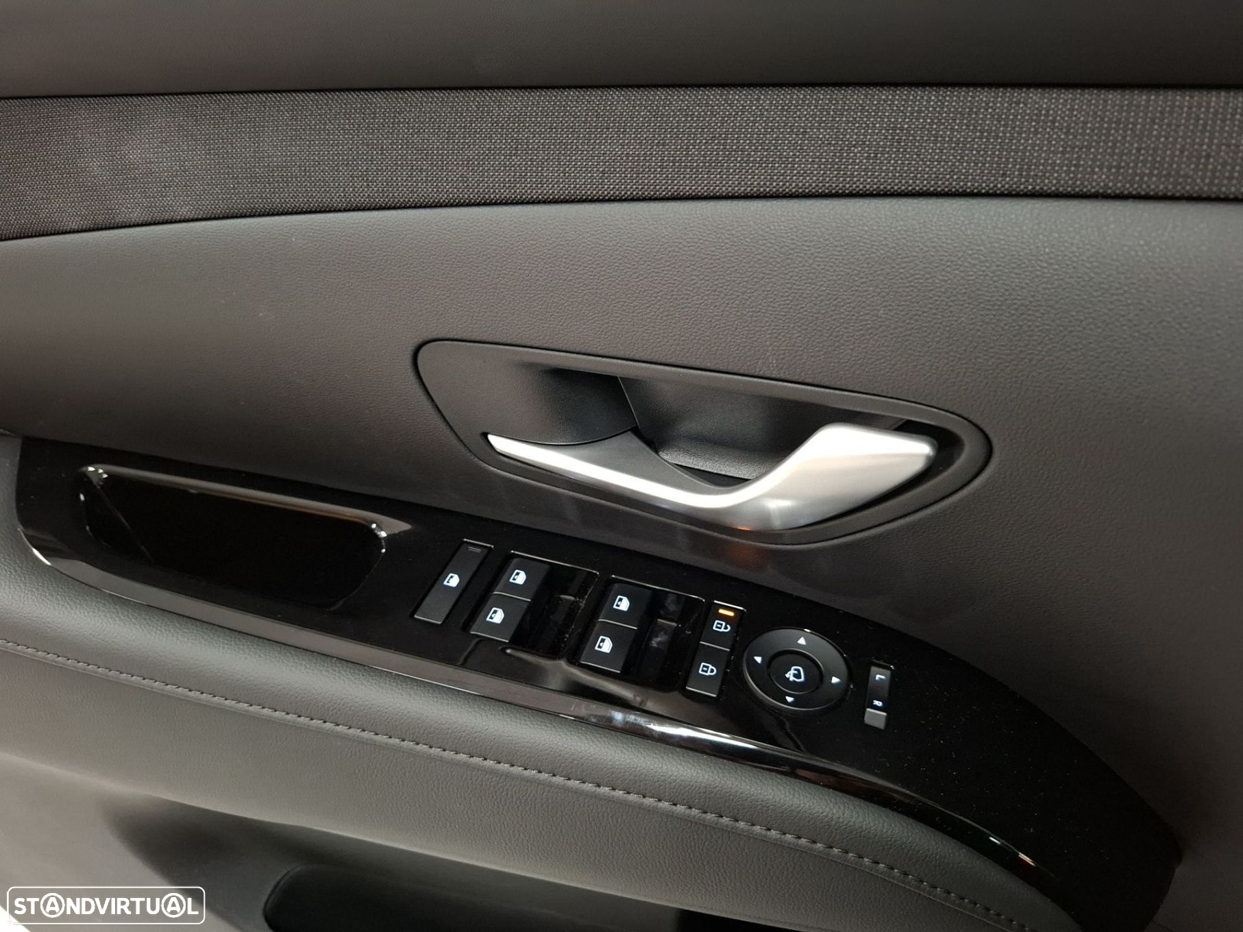 Hyundai Tucson 1.6 T-GDI PHEV e-Vanguard + TT - 24