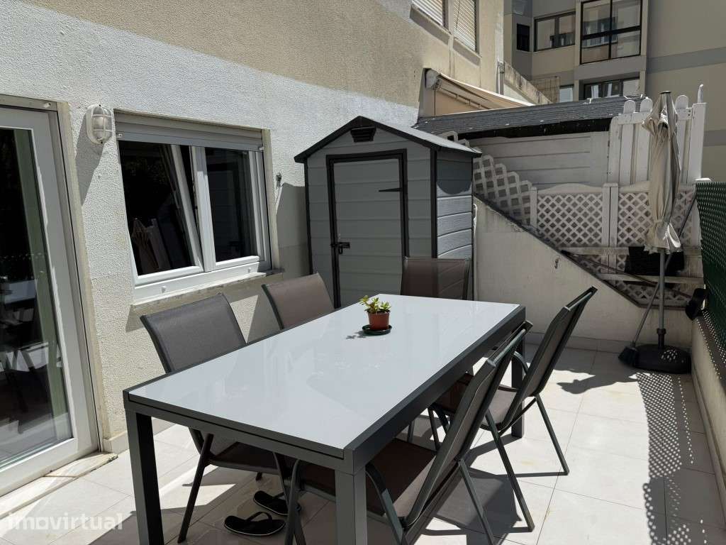 Apartamento com Terraço no Estoril | Luminoso e Localização Premium - Grande imagem: 3/16
