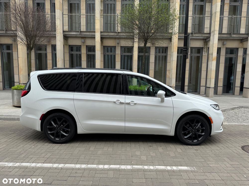 Chrysler Pacifica - 5