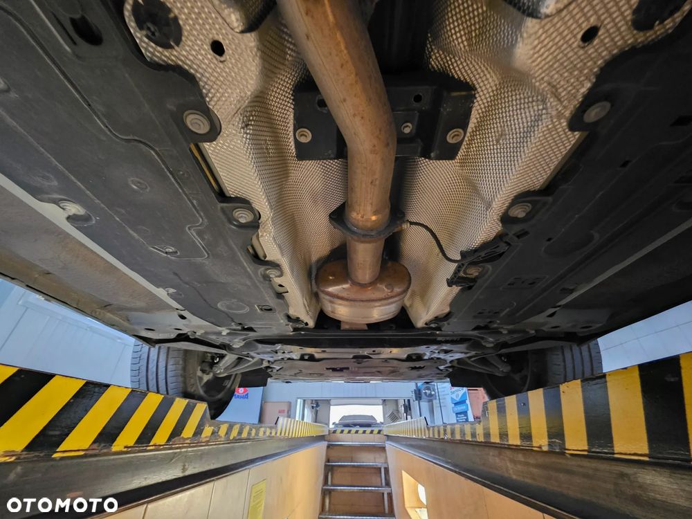 Volvo XC 60 B4 D AWD Plus Dark - 33