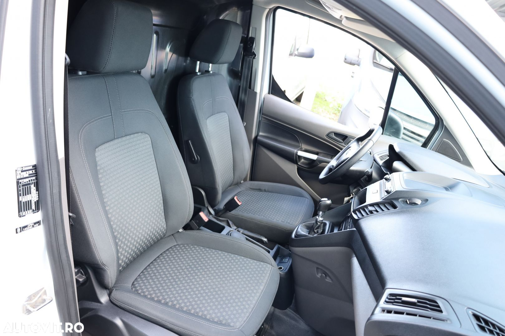 Ford Transit Connect - 12
