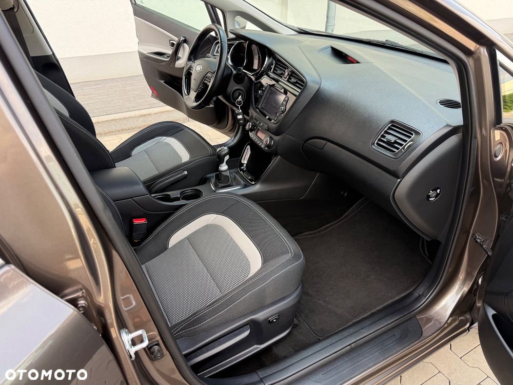 Kia Ceed 1.6 GDI Platinum Edition - 28
