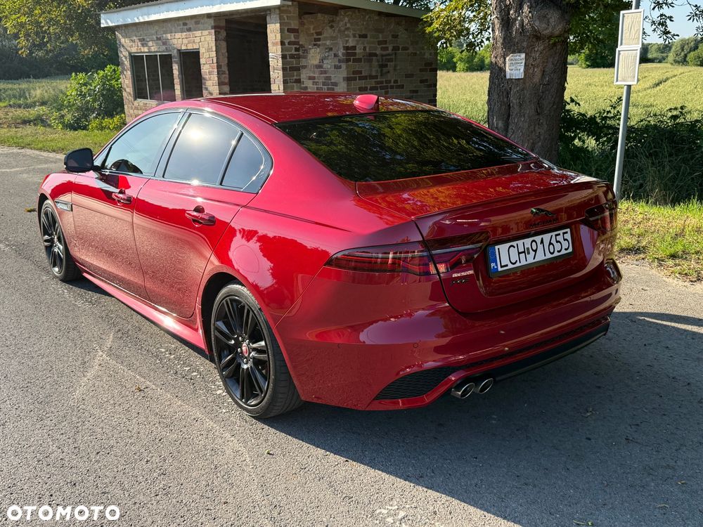 Jaguar XE - 4