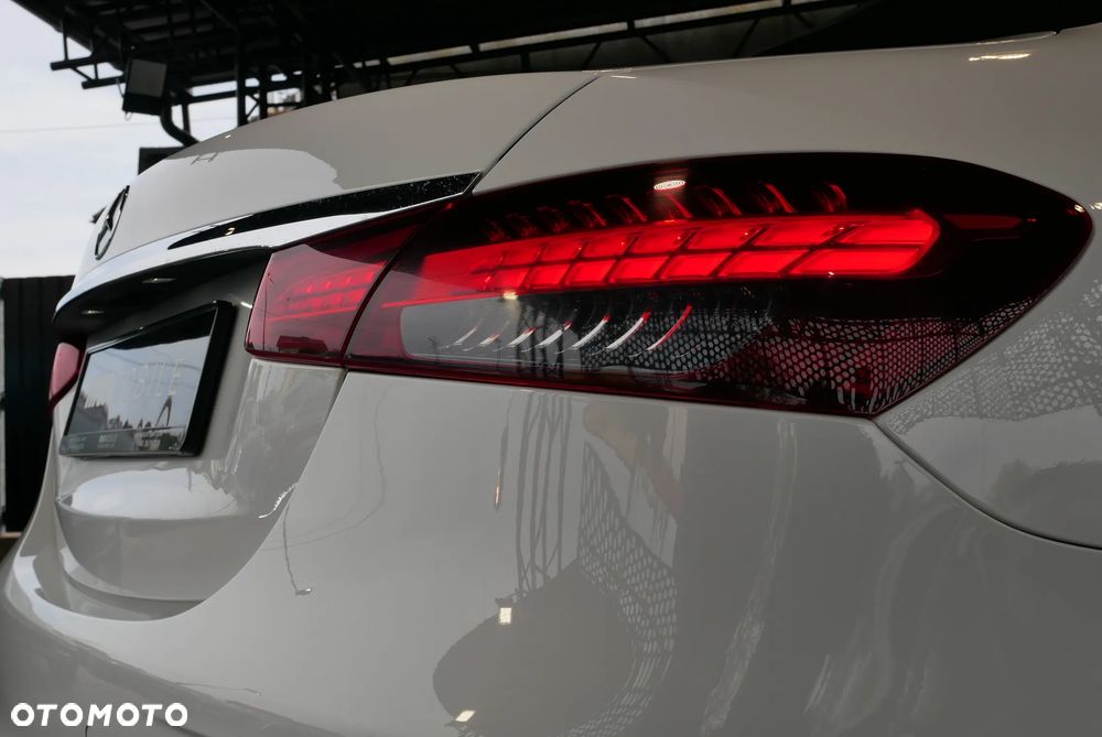 Mercedes-Benz Klasa E 220 d 4Matic 9G-TRONIC AMG Line - 36
