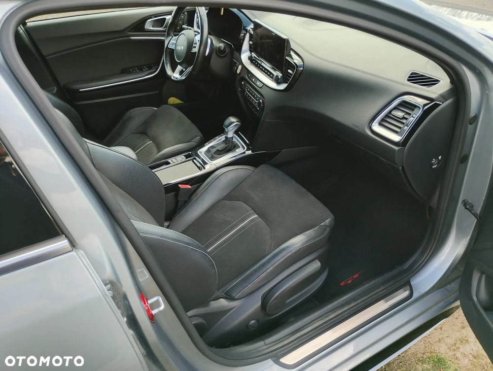 Kia ProCeed - 13