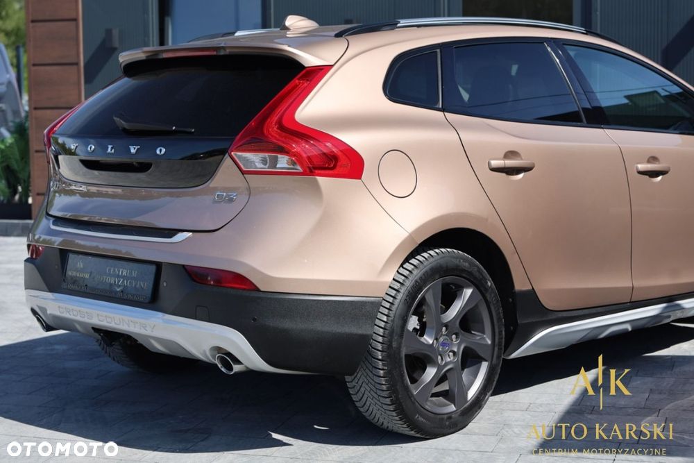 Volvo V40 Cross Country - 16