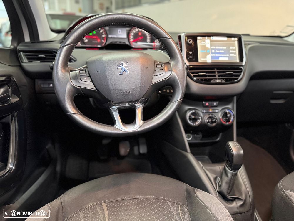 Peugeot 208 1.2 VTi Allure - 17