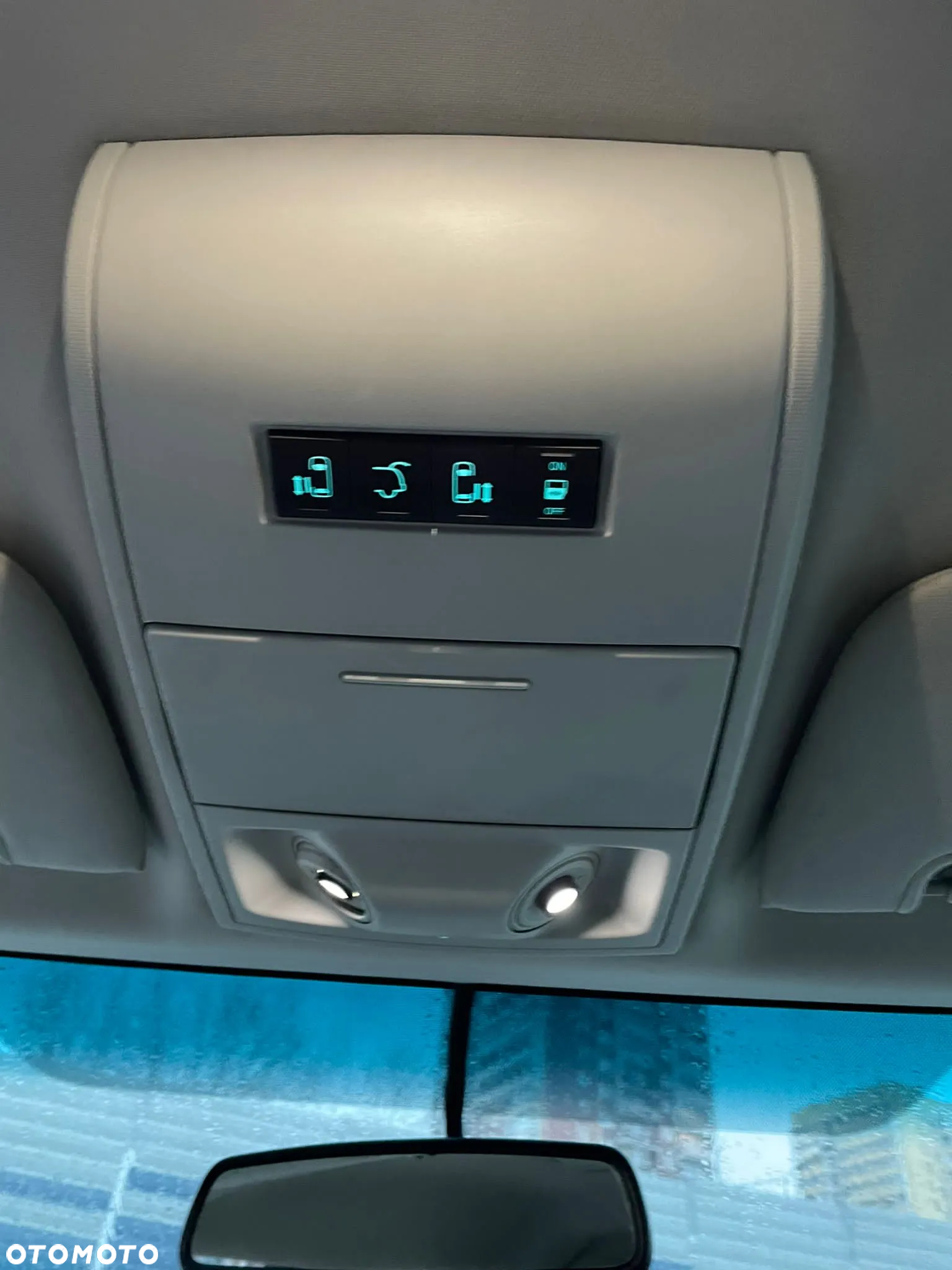 Chrysler Town & Country - 14