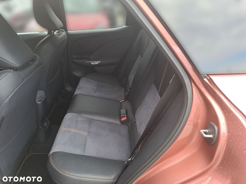 Lexus LBX 1.5 Hybrid Cool - 23