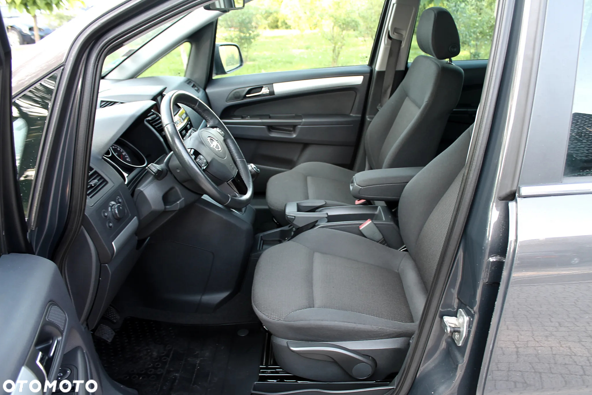 Opel Zafira 1.8 Cosmo EU5 - 5