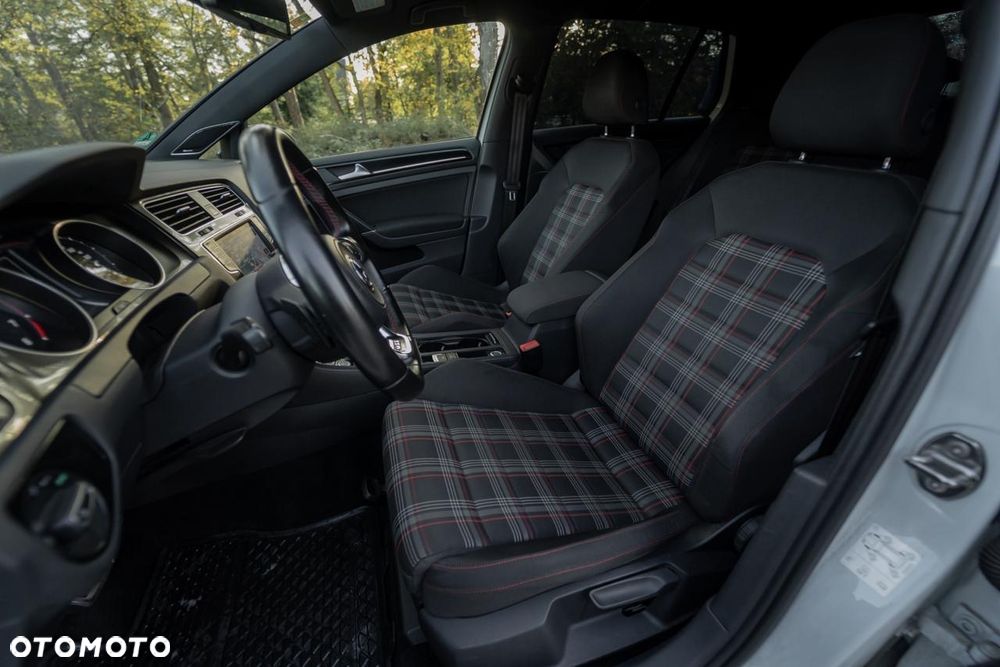 Volkswagen Golf VII 2.0 TSI BMT 4Mot R DSG - 26
