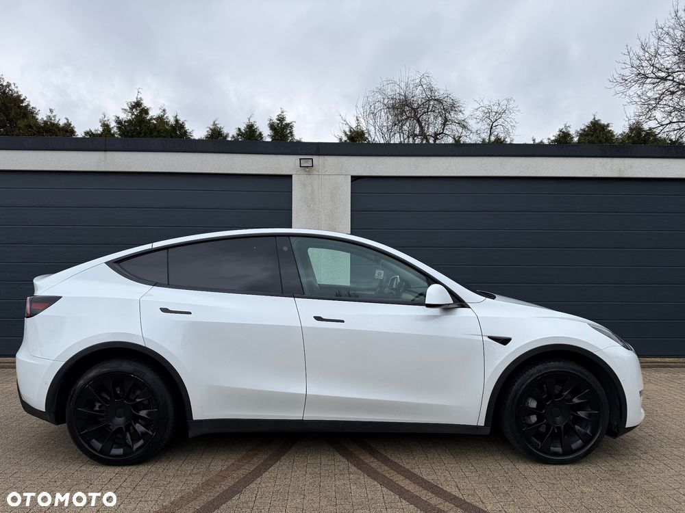Tesla Model Y Long Range AWD - 4